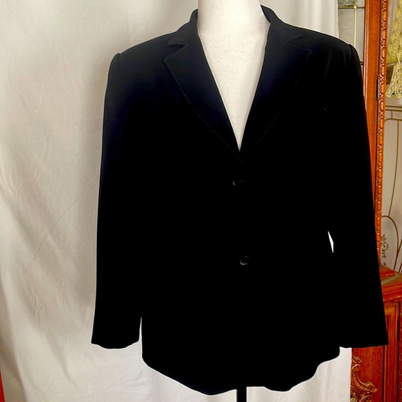Cute little black Blazer - Picture 1 of 7